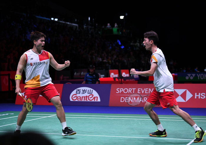 从门将长传 从门将长传