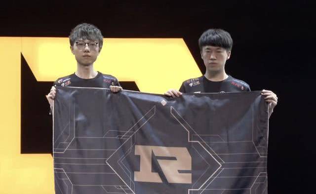 的关键词应 的关键词应